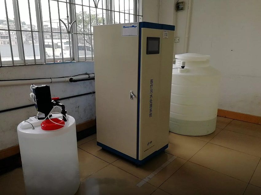  學校實驗室廢水主要來自學校的實驗室和各科研院所。依據廢水中所含主要污染物的性質和特點，可以將其分為有機、無機以及生物實驗廢水三大類。